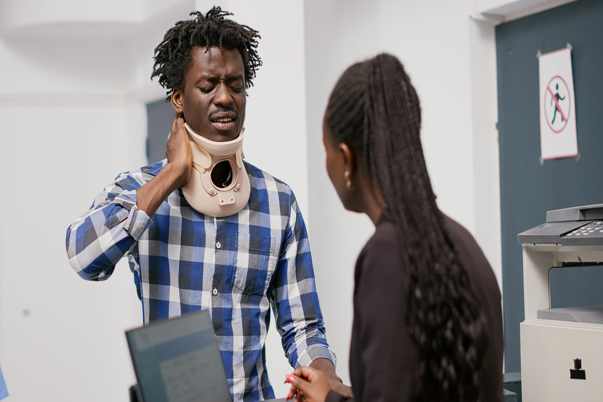 patient with neck collar at reception